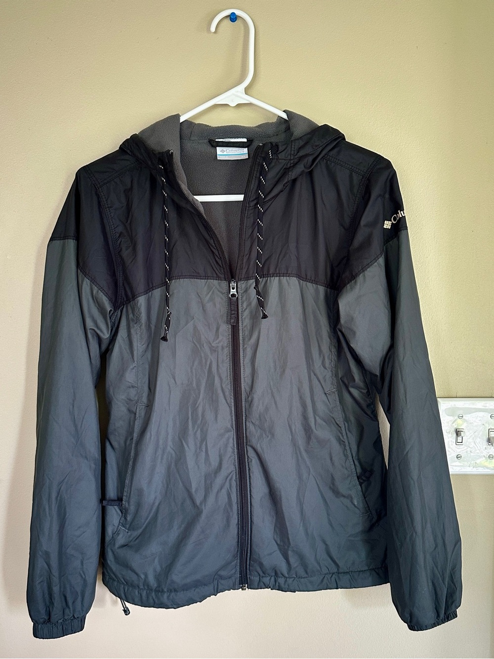 Columbia Women’s Black and Gray Hooded Windbreaker Jacket